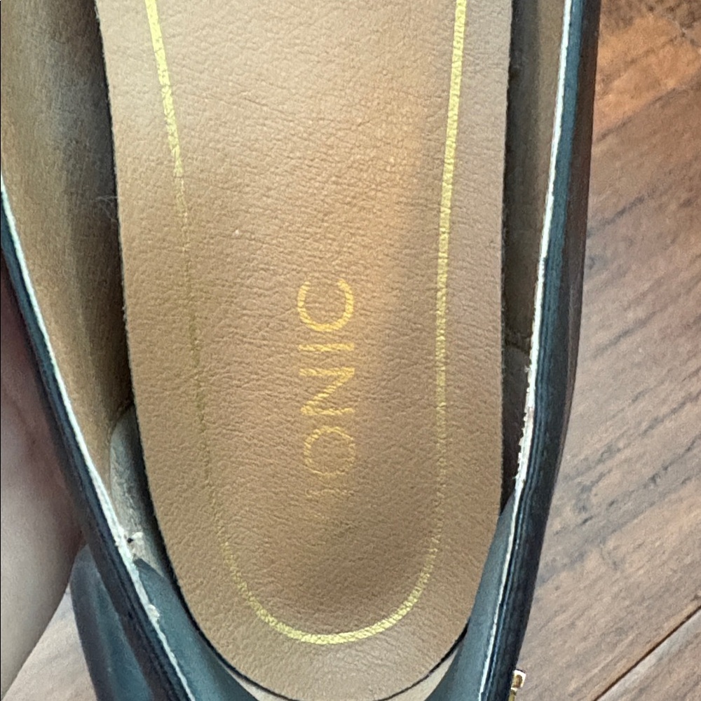 EUC Vionic Black Delilah Adjustable Mary Jane Pointed Toe Flat 10 - Picture 8 of 11